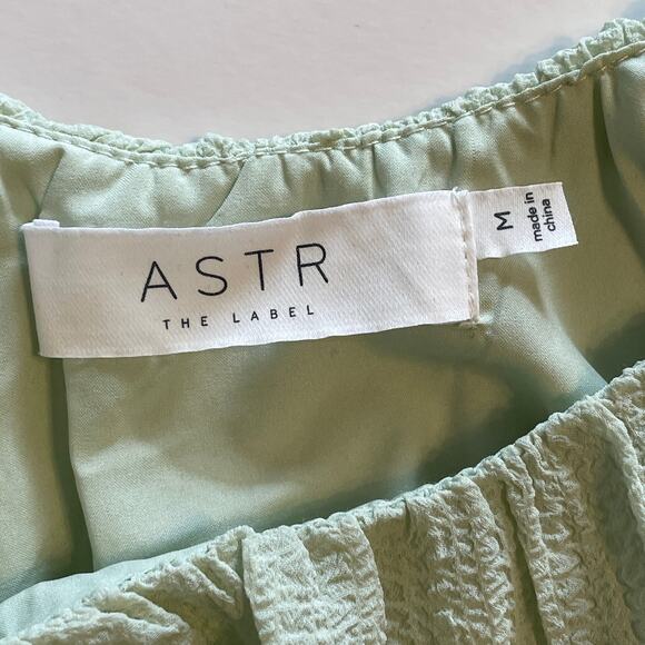 ASTR the Label Smocked Tiered Midi Dress Womens Medium Celery Green Puff Sleeve - Picture 7 of 11